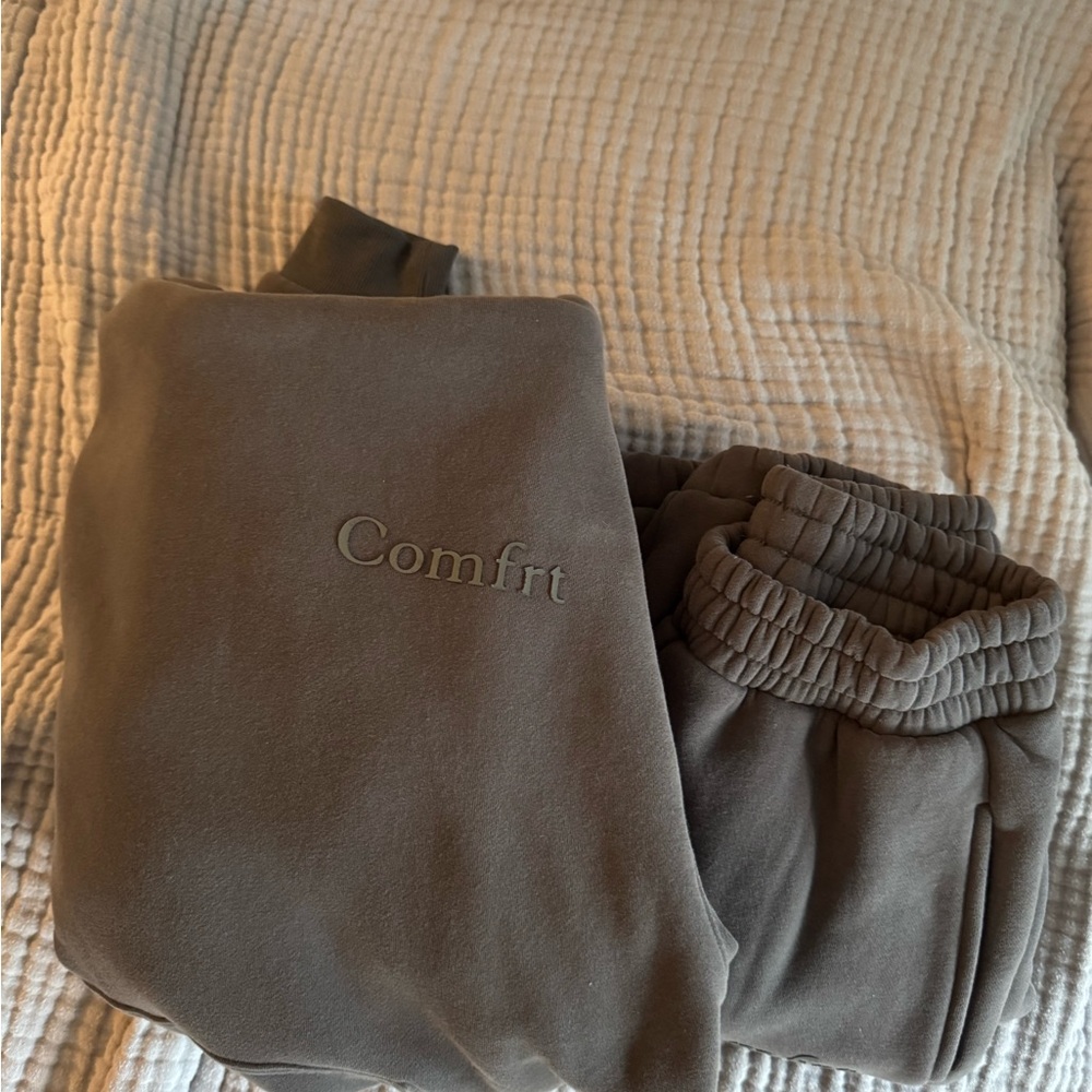 Comfrt Women's Cozy grey hoodie & sweatpants